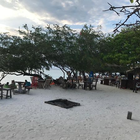 The Exile Sunset Bar & Bungalow Джили Трауанган Екстериор снимка
