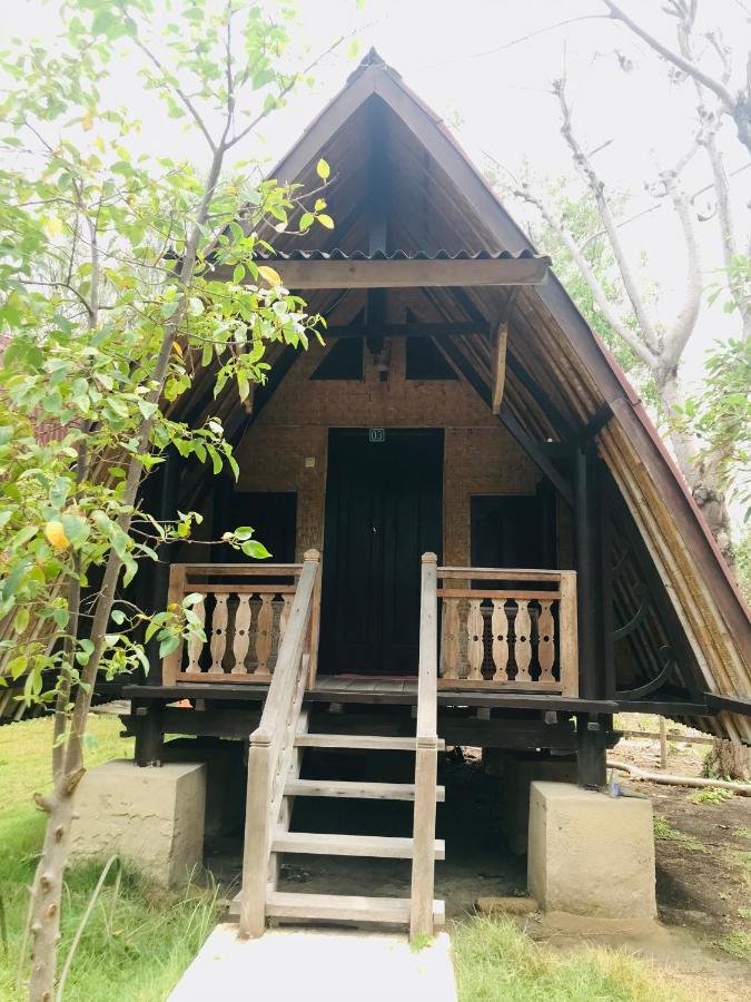 The Exile Sunset Bar & Bungalow Джили Трауанган Екстериор снимка
